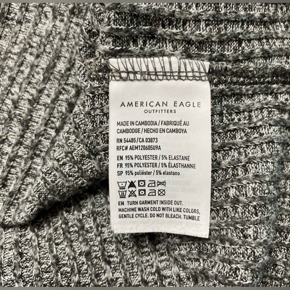 American Eagle Soft Gray Ribbed Plush V-Neck Cropped Tank Top - Picture 3 of 7